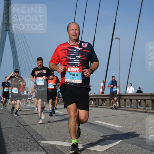 03.10.2026 - Köhlbrandbrückenlauf LenaG. http://msf.ph/oto/10661331 03.10.2026 09:44:56 Position 2 1779, 1891 meine-sportfotos.de