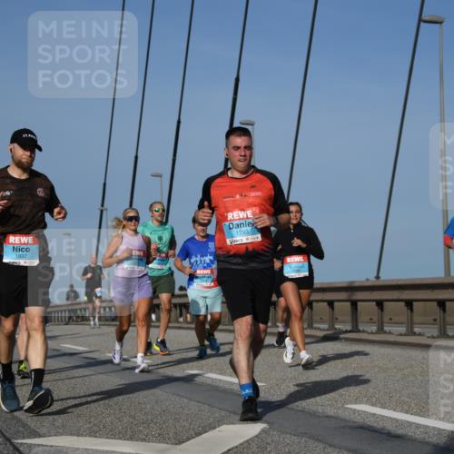 03.10.2026 - Köhlbrandbrückenlauf LenaG. http://msf.ph/oto/10661349 03.10.2026 09:45:00 Position 2 1937, 2020, 1293 meine-sportfotos.de
