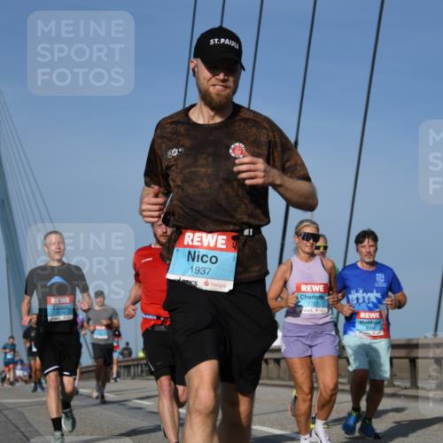 03.10.2026 - Köhlbrandbrückenlauf LenaG. http://msf.ph/oto/10661365 03.10.2026 09:45:01 Position 2 1937, 2707, 2094 meine-sportfotos.de