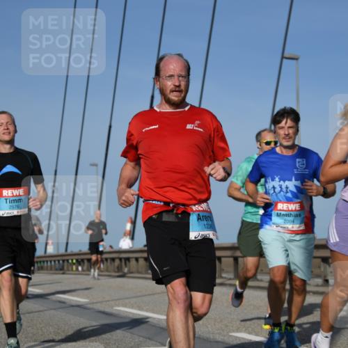 03.10.2026 - Köhlbrandbrückenlauf LenaG. http://msf.ph/oto/10661372 03.10.2026 09:45:03 Position 2 2576, 1236, 2094, 2707 meine-sportfotos.de