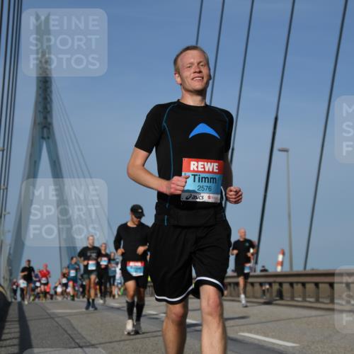 03.10.2026 - Köhlbrandbrückenlauf LenaG. http://msf.ph/oto/10661380 03.10.2026 09:45:04 Position 2 2576 meine-sportfotos.de