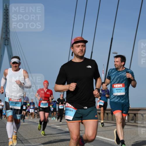 03.10.2026 - Köhlbrandbrückenlauf LenaG. http://msf.ph/oto/10661462 03.10.2026 09:45:16 Position 2 1968, 517, 3818 meine-sportfotos.de