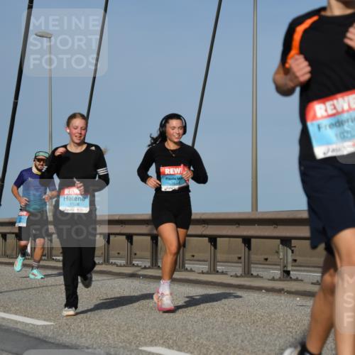 03.10.2026 - Köhlbrandbrückenlauf LenaG. http://msf.ph/oto/10661495 03.10.2026 09:45:21 Position 2 1928, 3814, 1072 meine-sportfotos.de