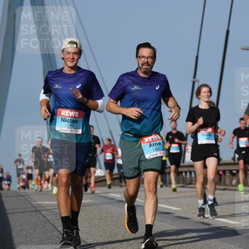 03.10.2026 - Köhlbrandbrückenlauf LenaG. http://msf.ph/oto/10661558 03.10.2026 09:45:33 Position 2 2515, 2520 meine-sportfotos.de
