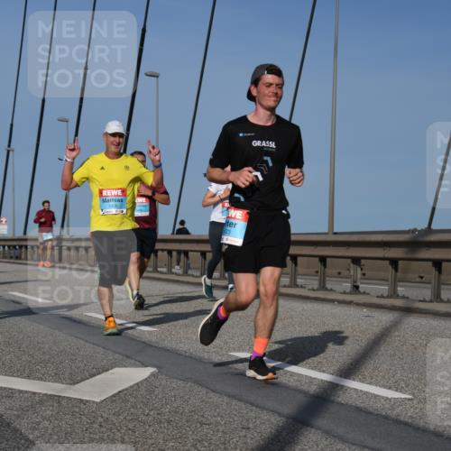 03.10.2026 - Köhlbrandbrückenlauf LenaG. http://msf.ph/oto/10661586 03.10.2026 09:45:44 Position 2 1808, 423 meine-sportfotos.de