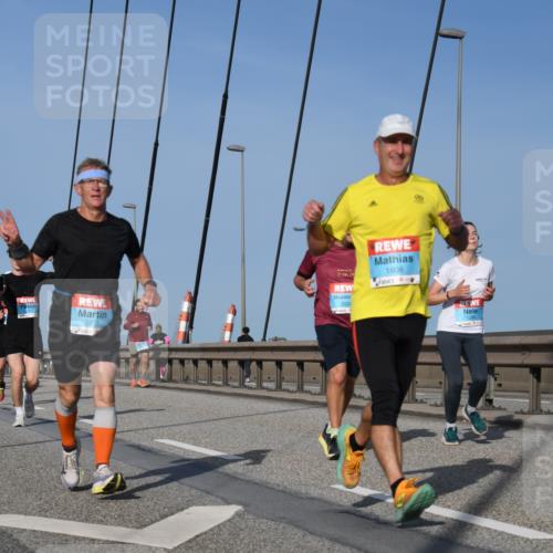 03.10.2026 - Köhlbrandbrückenlauf LenaG. http://msf.ph/oto/10661602 03.10.2026 09:45:45 Position 2 2201, 1808, 3004 meine-sportfotos.de