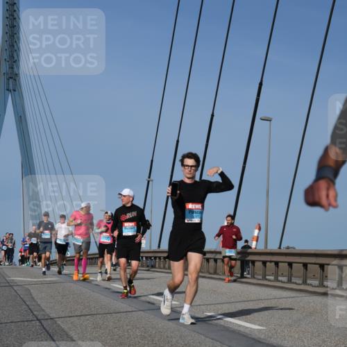 03.10.2026 - Köhlbrandbrückenlauf LenaG. http://msf.ph/oto/10661612 03.10.2026 09:45:47 Position 2 1127, 2419 meine-sportfotos.de