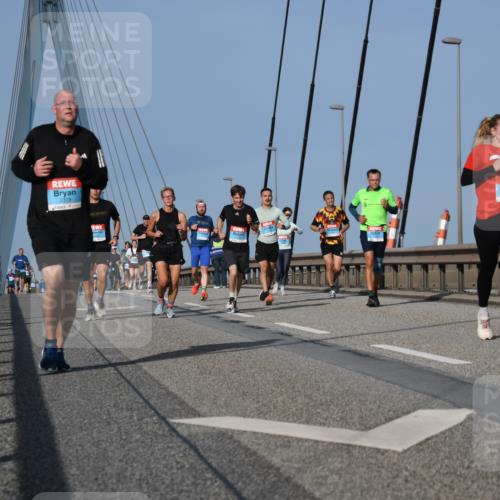 03.10.2026 - Köhlbrandbrückenlauf LenaG. http://msf.ph/oto/10661686 03.10.2026 09:46:16 Position 2 2379 meine-sportfotos.de