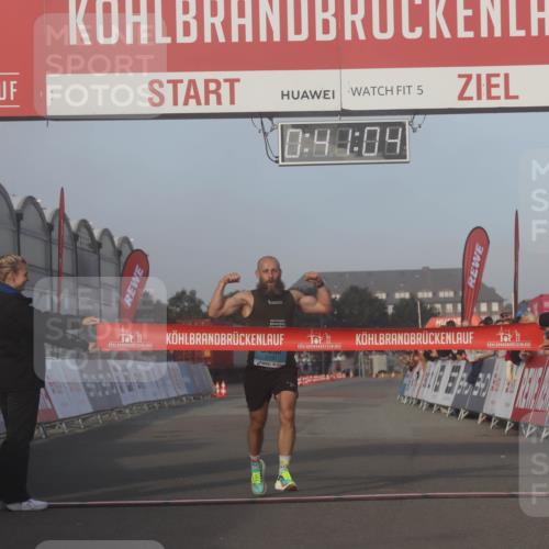 03.10.2026 - Köhlbrandbrückenlauf Markus Tischler http://msf.ph/oto/10665203 03.10.2026 09:41:55 Ziel 2100 meine-sportfotos.de