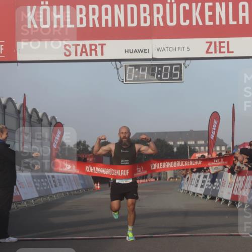 03.10.2026 - Köhlbrandbrückenlauf Markus Tischler http://msf.ph/oto/10665204 03.10.2026 09:41:55 Ziel 2100 meine-sportfotos.de