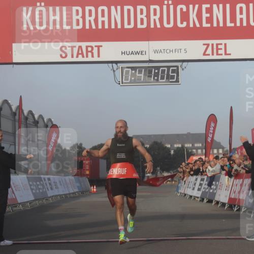 03.10.2026 - Köhlbrandbrückenlauf Markus Tischler http://msf.ph/oto/10665206 03.10.2026 09:41:56 Ziel 2100 meine-sportfotos.de