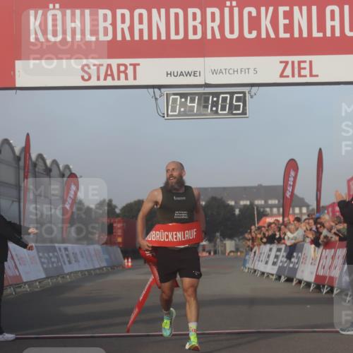 03.10.2026 - Köhlbrandbrückenlauf Markus Tischler http://msf.ph/oto/10665207 03.10.2026 09:41:56 Ziel 2100 meine-sportfotos.de