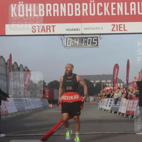 03.10.2026 - Köhlbrandbrückenlauf Markus Tischler http://msf.ph/oto/10665208 03.10.2026 09:41:56 Ziel 2100 meine-sportfotos.de