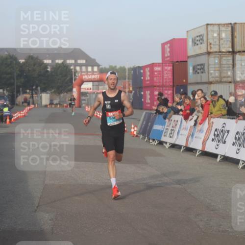 03.10.2026 - Köhlbrandbrückenlauf Markus Tischler http://msf.ph/oto/10665222 03.10.2026 09:44:02 Ziel 1508 meine-sportfotos.de