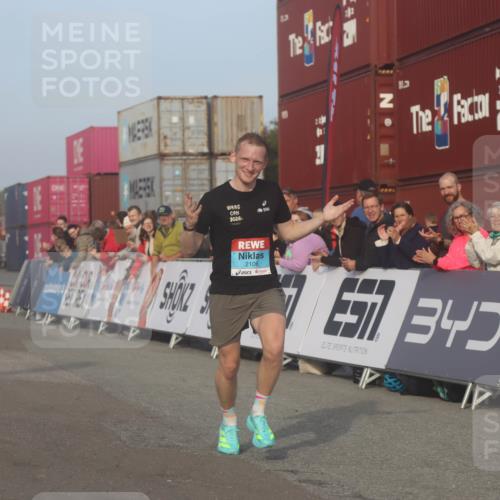 03.10.2026 - Köhlbrandbrückenlauf Markus Tischler http://msf.ph/oto/10665225 03.10.2026 09:44:20 Ziel 2106 meine-sportfotos.de