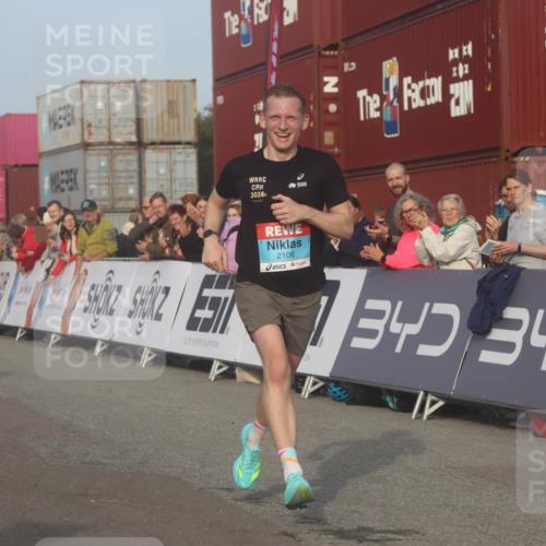 03.10.2026 - Köhlbrandbrückenlauf Markus Tischler http://msf.ph/oto/10665227 03.10.2026 09:44:21 Ziel 2106 meine-sportfotos.de