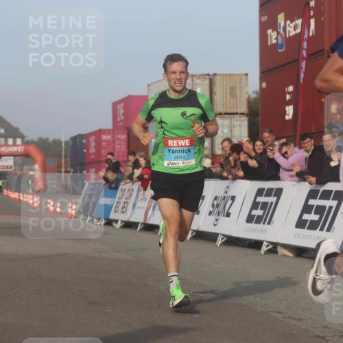 03.10.2026 - Köhlbrandbrückenlauf Markus Tischler http://msf.ph/oto/10665233 03.10.2026 09:44:55 Ziel 2043, 2131 meine-sportfotos.de