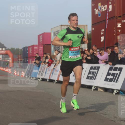 03.10.2026 - Köhlbrandbrückenlauf Markus Tischler http://msf.ph/oto/10665235 03.10.2026 09:44:56 Ziel 2043, 2131 meine-sportfotos.de