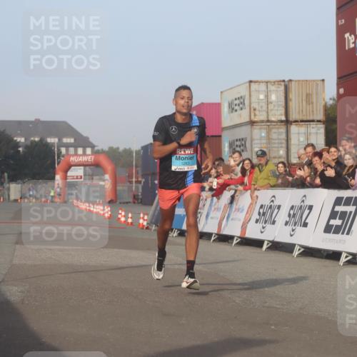 03.10.2026 - Köhlbrandbrückenlauf Markus Tischler http://msf.ph/oto/10665236 03.10.2026 09:45:17 Ziel 1263 meine-sportfotos.de