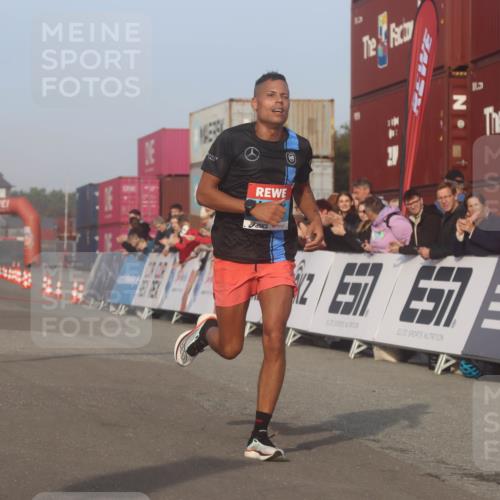 03.10.2026 - Köhlbrandbrückenlauf Markus Tischler http://msf.ph/oto/10665239 03.10.2026 09:45:17 Ziel 1263 meine-sportfotos.de