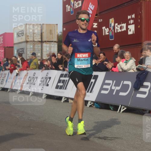 03.10.2026 - Köhlbrandbrückenlauf Markus Tischler http://msf.ph/oto/10665251 03.10.2026 09:45:41 Ziel 2102, 2111 meine-sportfotos.de