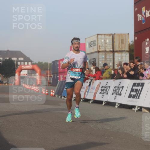03.10.2026 - Köhlbrandbrückenlauf Markus Tischler http://msf.ph/oto/10665252 03.10.2026 09:46:09 Ziel 1063 meine-sportfotos.de