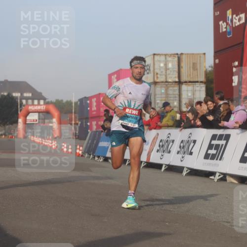 03.10.2026 - Köhlbrandbrückenlauf Markus Tischler http://msf.ph/oto/10665253 03.10.2026 09:46:09 Ziel 1063 meine-sportfotos.de
