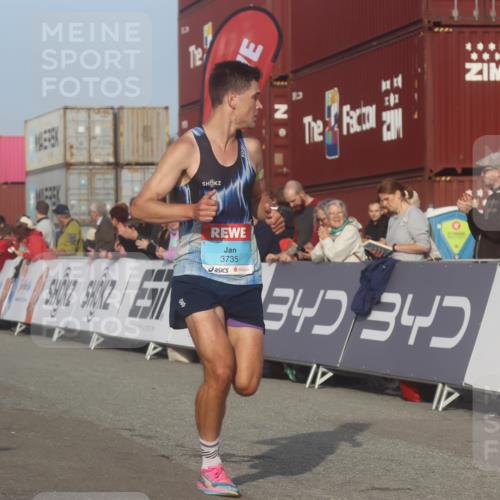 03.10.2026 - Köhlbrandbrückenlauf Markus Tischler http://msf.ph/oto/10665259 03.10.2026 09:46:20 Ziel 3735 meine-sportfotos.de