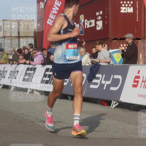 03.10.2026 - Köhlbrandbrückenlauf Markus Tischler http://msf.ph/oto/10665261 03.10.2026 09:46:20 Ziel 3735 meine-sportfotos.de
