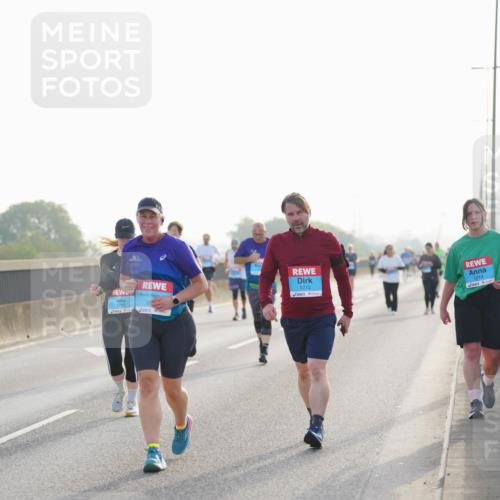 03.10.2026 - Köhlbrandbrückenlauf LAZAROV Photography http://msf.ph/oto/10686136 03.10.2026 09:30:17 Position 3 121, 3715, 1212, 1214 meine-sportfotos.de