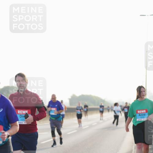 03.10.2026 - Köhlbrandbrückenlauf LAZAROV Photography http://msf.ph/oto/10686149 03.10.2026 09:30:19 Position 3 121, 1214 meine-sportfotos.de