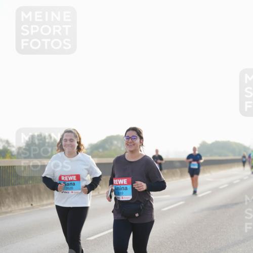03.10.2026 - Köhlbrandbrückenlauf LAZAROV Photography http://msf.ph/oto/10686196 03.10.2026 09:30:30 Position 3 3520, 3519 meine-sportfotos.de