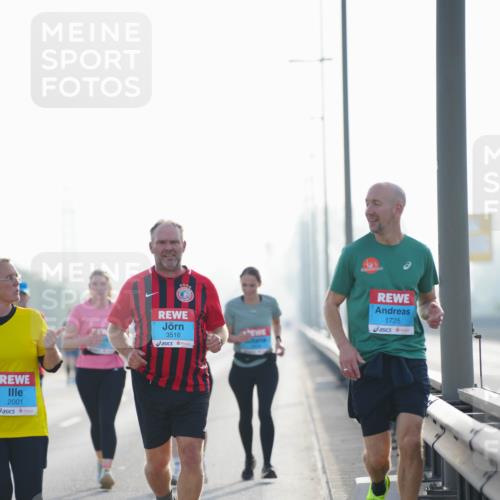 03.10.2026 - Köhlbrandbrückenlauf LAZAROV Photography http://msf.ph/oto/10686395 03.10.2026 09:31:57 Position 3 2001, 3516, 1725 meine-sportfotos.de