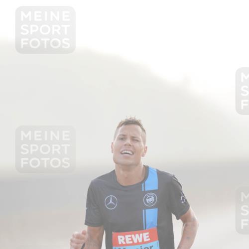 03.10.2026 - Köhlbrandbrückenlauf LAZAROV Photography http://msf.ph/oto/10686523 03.10.2026 09:10:45 Position 3 1263 meine-sportfotos.de