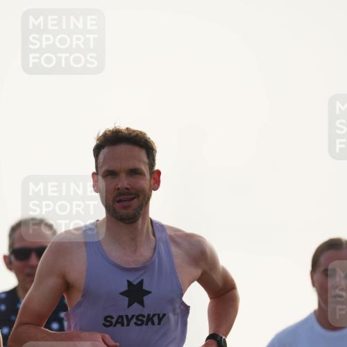 03.10.2026 - Köhlbrandbrückenlauf LAZAROV Photography http://msf.ph/oto/10686771 03.10.2026 09:12:25 Position 3 2107, 2263, 3849 meine-sportfotos.de
