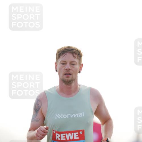 03.10.2026 - Köhlbrandbrückenlauf LAZAROV Photography http://msf.ph/oto/10686791 03.10.2026 09:12:29 Position 3 2109 meine-sportfotos.de