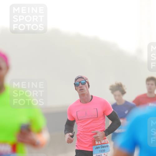 03.10.2026 - Köhlbrandbrückenlauf LAZAROV Photography http://msf.ph/oto/10687185 03.10.2026 09:13:35 Position 3 1939 meine-sportfotos.de