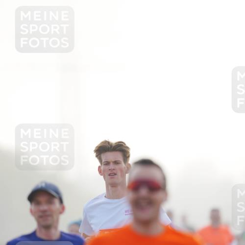 03.10.2026 - Köhlbrandbrückenlauf LAZAROV Photography http://msf.ph/oto/10687222 03.10.2026 09:13:41 Position 3 9, 2965 meine-sportfotos.de