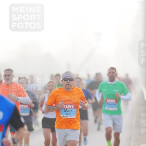 03.10.2026 - Köhlbrandbrückenlauf LAZAROV Photography http://msf.ph/oto/10687241 03.10.2026 09:13:44 Position 3 16, 2237, 30, 25 meine-sportfotos.de