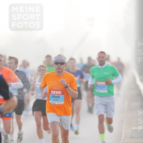 03.10.2026 - Köhlbrandbrückenlauf LAZAROV Photography http://msf.ph/oto/10687243 03.10.2026 09:13:45 Position 3 16, 2237, 03, 50, 25 meine-sportfotos.de