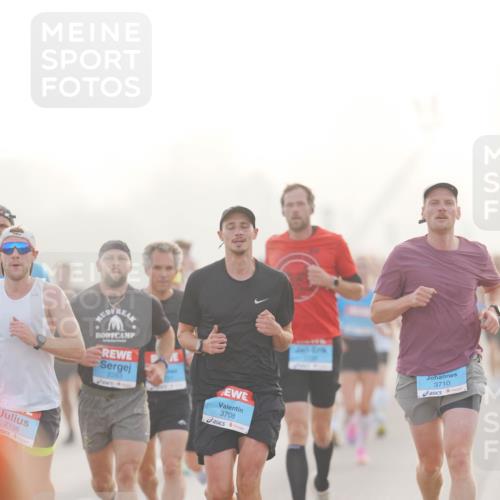 03.10.2026 - Köhlbrandbrückenlauf LAZAROV Photography http://msf.ph/oto/10687371 03.10.2026 09:14:05 Position 3 2108, 2283, 3708, 3710 meine-sportfotos.de