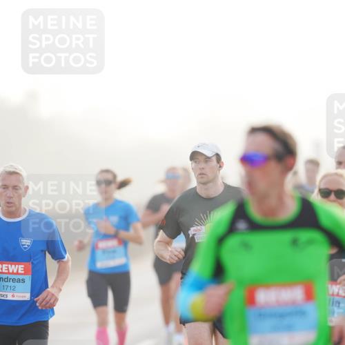 03.10.2026 - Köhlbrandbrückenlauf LAZAROV Photography http://msf.ph/oto/10687470 03.10.2026 09:14:23 Position 3 1712, 39, 2 meine-sportfotos.de