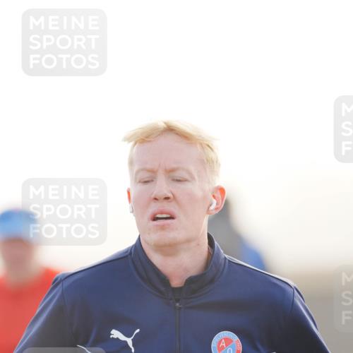 03.10.2026 - Köhlbrandbrückenlauf LAZAROV Photography http://msf.ph/oto/10687569 03.10.2026 09:14:47 Position 3 5, 3779, 0, 1970 meine-sportfotos.de