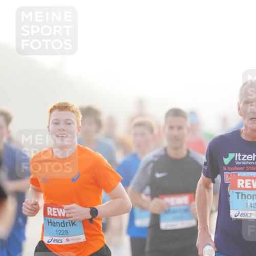 03.10.2026 - Köhlbrandbrückenlauf LAZAROV Photography http://msf.ph/oto/10687677 03.10.2026 09:15:04 Position 3 1228, 16, 142 meine-sportfotos.de