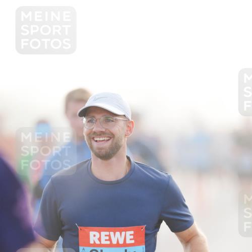 03.10.2026 - Köhlbrandbrückenlauf LAZAROV Photography http://msf.ph/oto/10687695 03.10.2026 09:15:07 Position 3 2266 meine-sportfotos.de