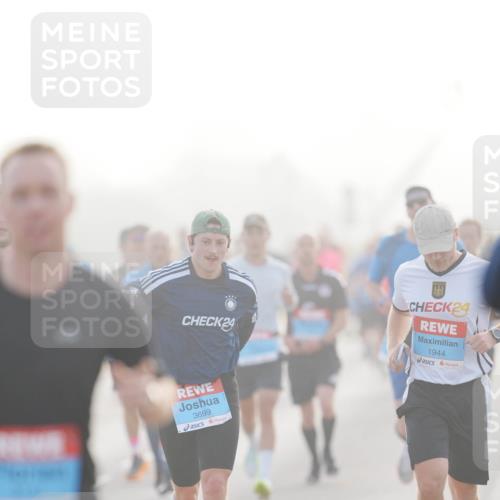 03.10.2026 - Köhlbrandbrückenlauf LAZAROV Photography http://msf.ph/oto/10687784 03.10.2026 09:15:21 Position 3 24, 3699, 24, 1944 meine-sportfotos.de