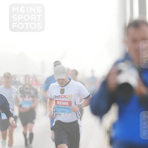 03.10.2026 - Köhlbrandbrückenlauf LAZAROV Photography http://msf.ph/oto/10687790 03.10.2026 09:15:22 Position 3 24, 1944 meine-sportfotos.de