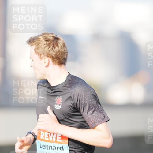 03.10.2026 - Köhlbrandbrückenlauf LAZAROV Photography http://msf.ph/oto/10687989 03.10.2026 09:32:56 Position 3 1, 1910, 1773 meine-sportfotos.de