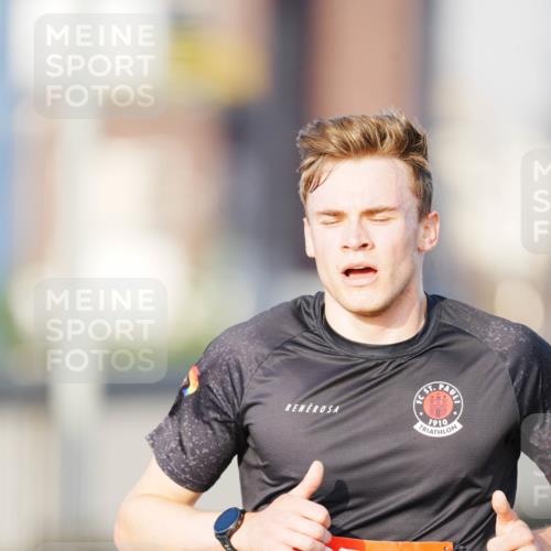 03.10.2026 - Köhlbrandbrückenlauf LAZAROV Photography http://msf.ph/oto/10687991 03.10.2026 09:32:56 Position 3 1910, 1773 meine-sportfotos.de