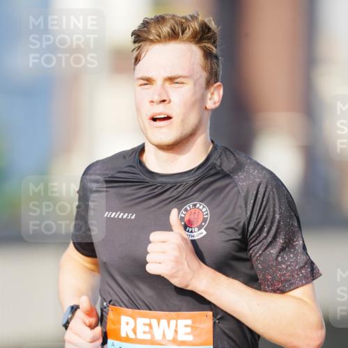 03.10.2026 - Köhlbrandbrückenlauf LAZAROV Photography http://msf.ph/oto/10687995 03.10.2026 09:32:56 Position 3 1910, 1773 meine-sportfotos.de